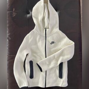 Nike Youth Sportswear Teach FleeceOff-White Hoodie with Black Details